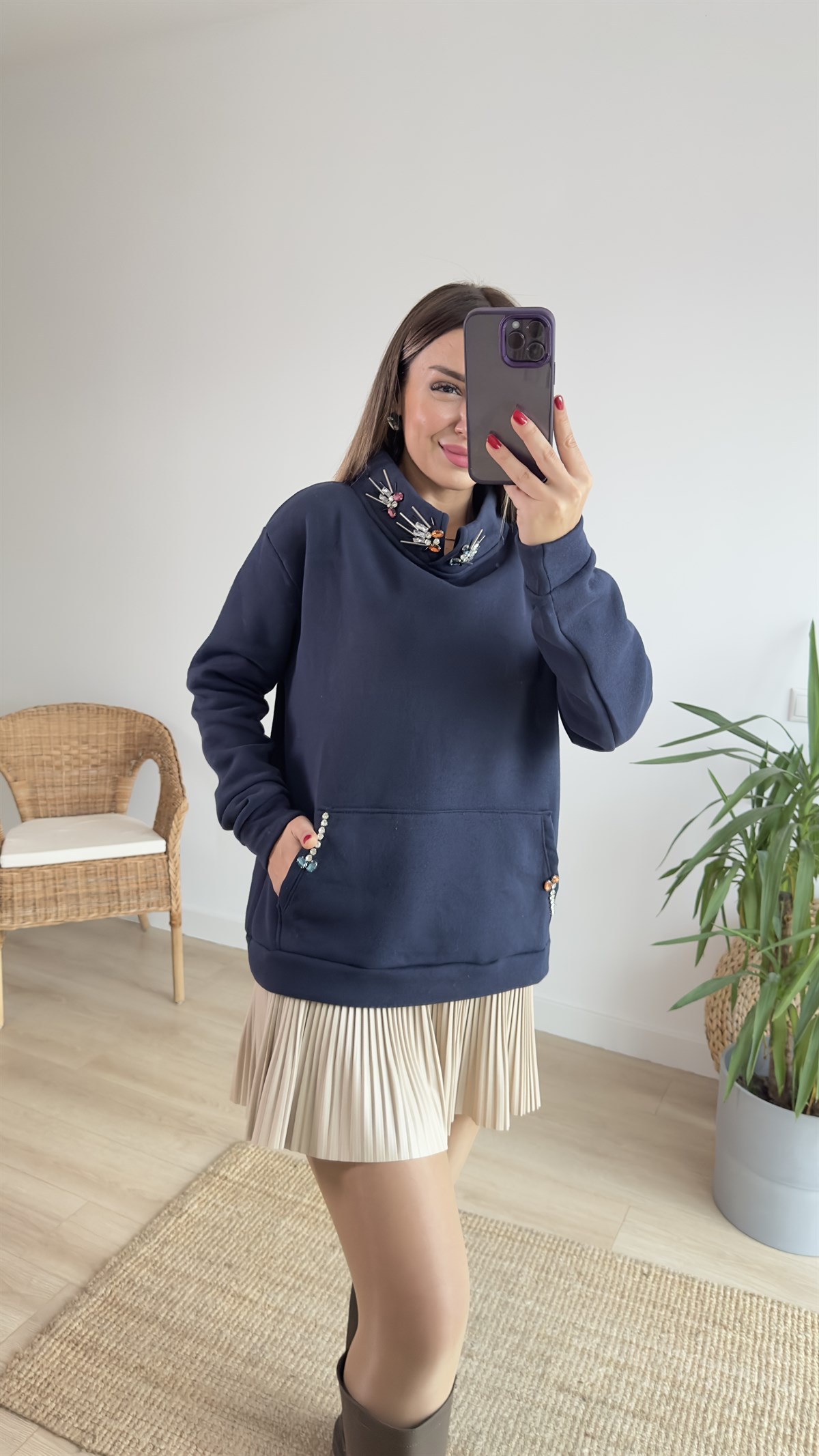 Yaka Ve Cep Taş Detaylı Lacivert Sweat