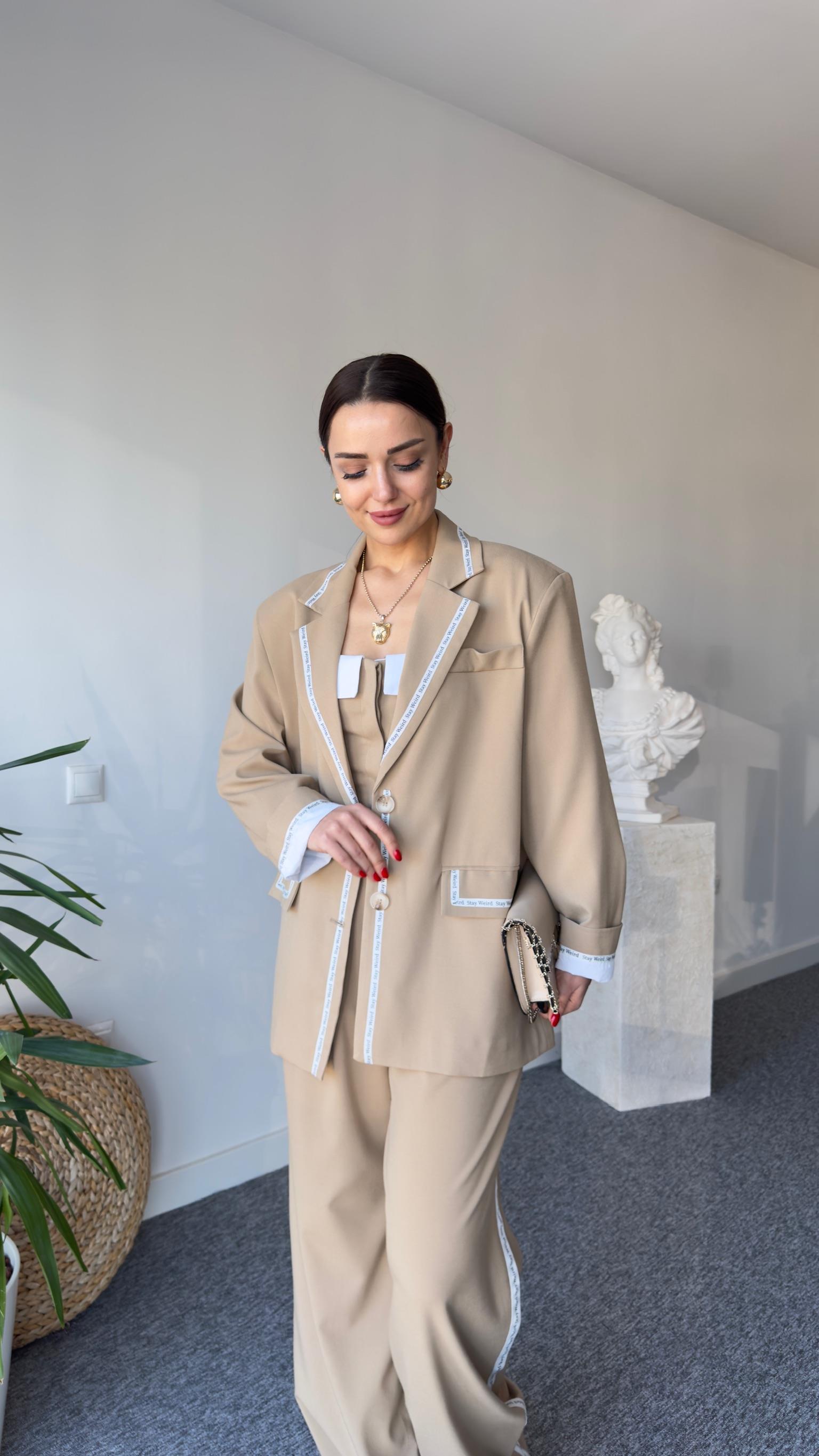 Seta Şerit Yazı Detaylı Bej Blazer Ceket