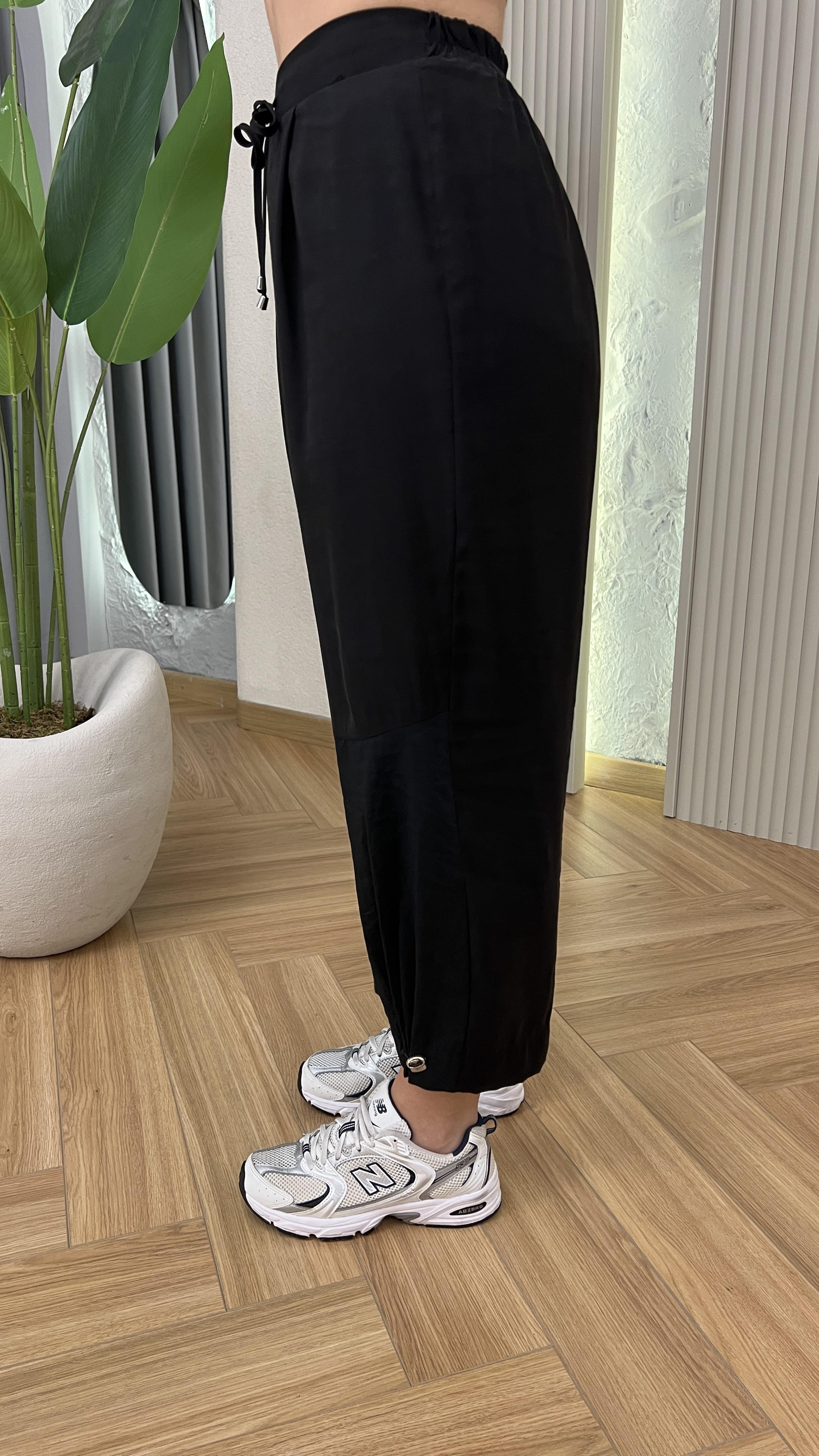 Siyah Resal Paraşüt Detaylı Arkası Lastikli Tensel Pantolon