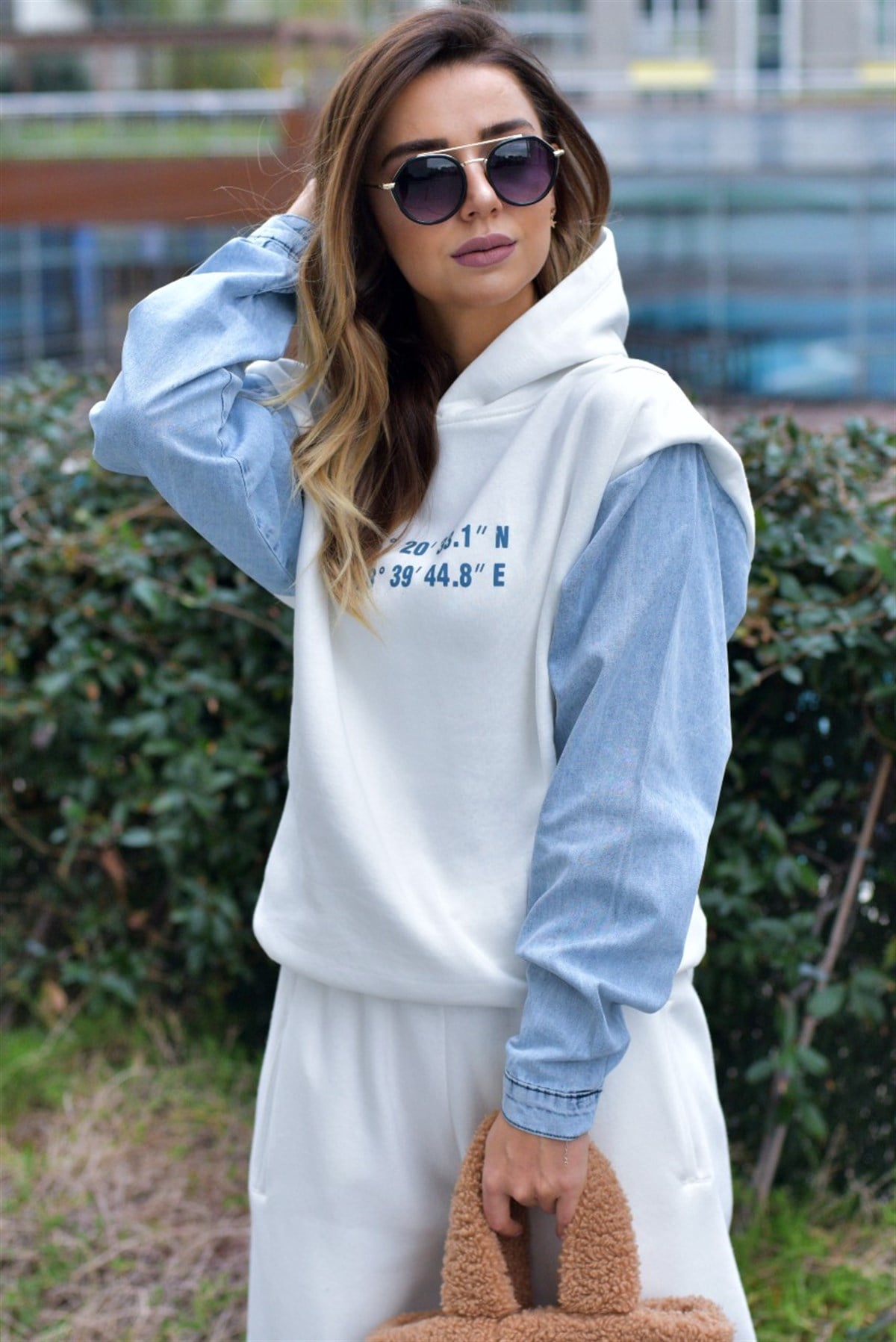 Kolları Kot Detaylı Beyaz Sweat