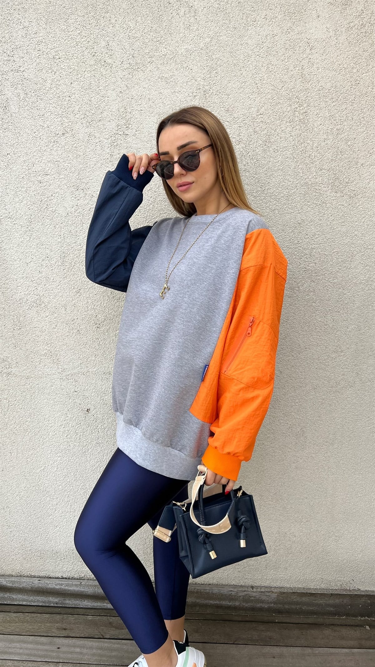  Kolları Renkli Gri Tasarım Sweatshirt