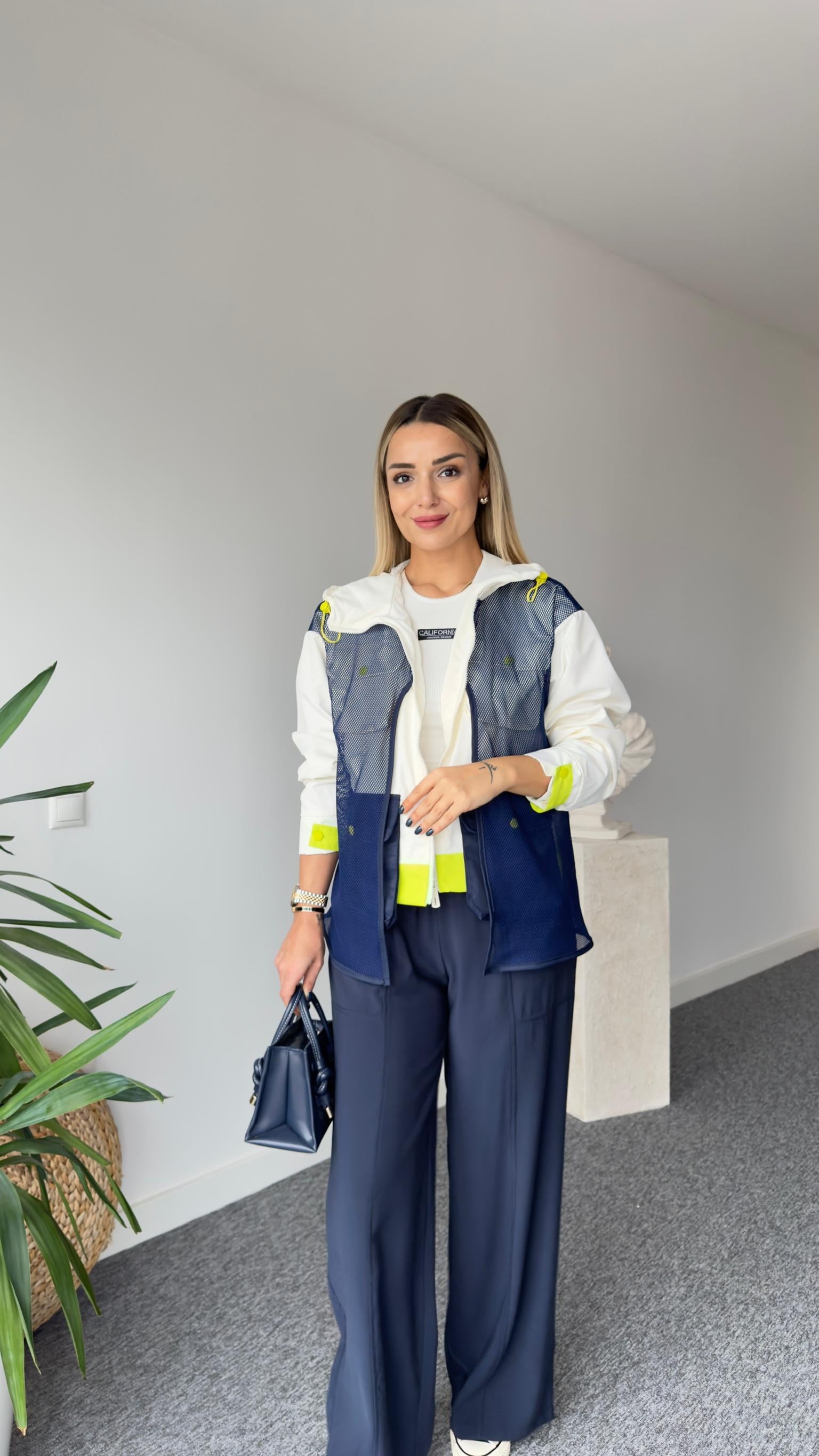 File Detaylı Sırt Yazılı Tasarım Yağmurluk