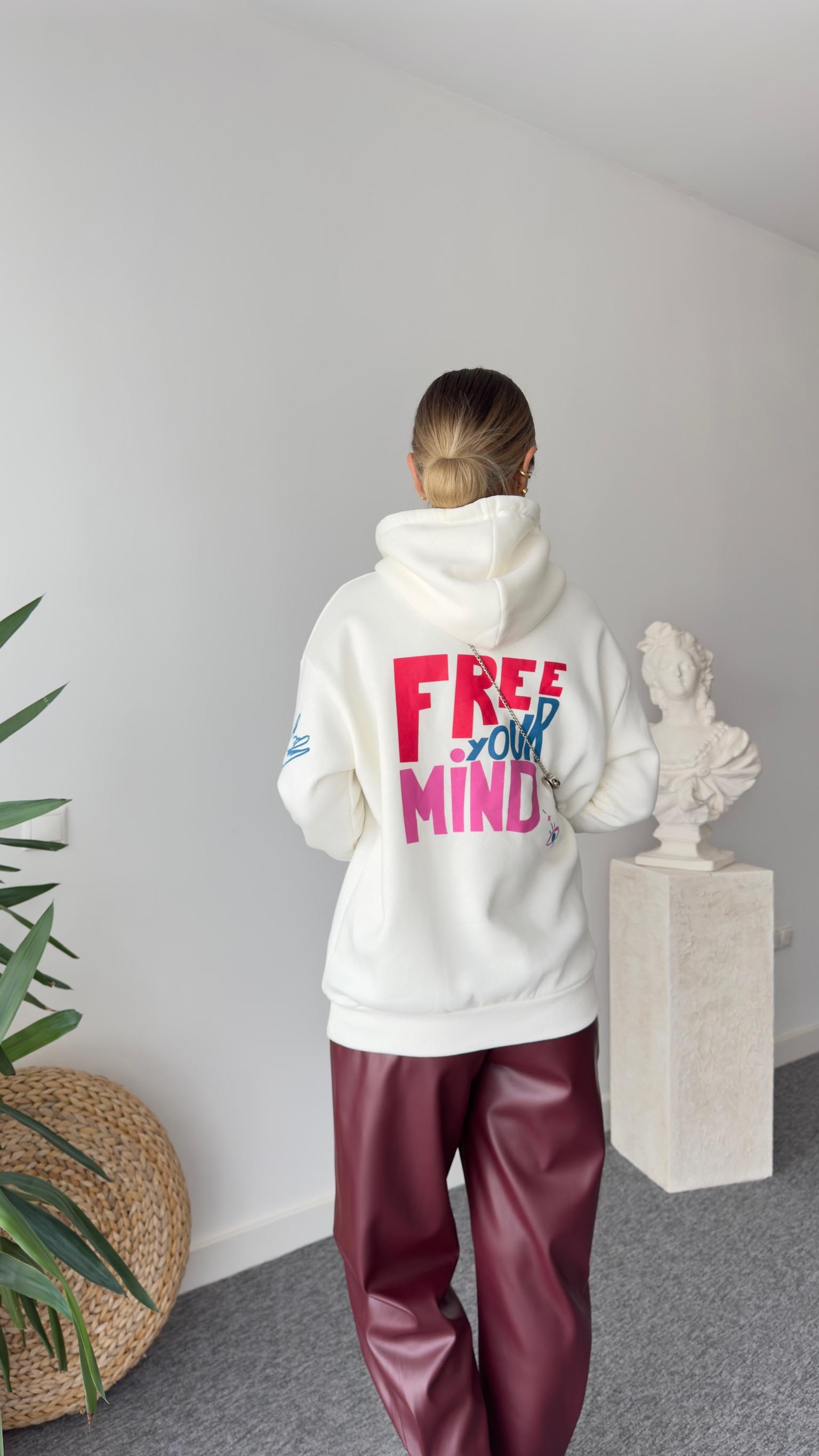 Renkli Nakışlı Beyaz Sweatshirt