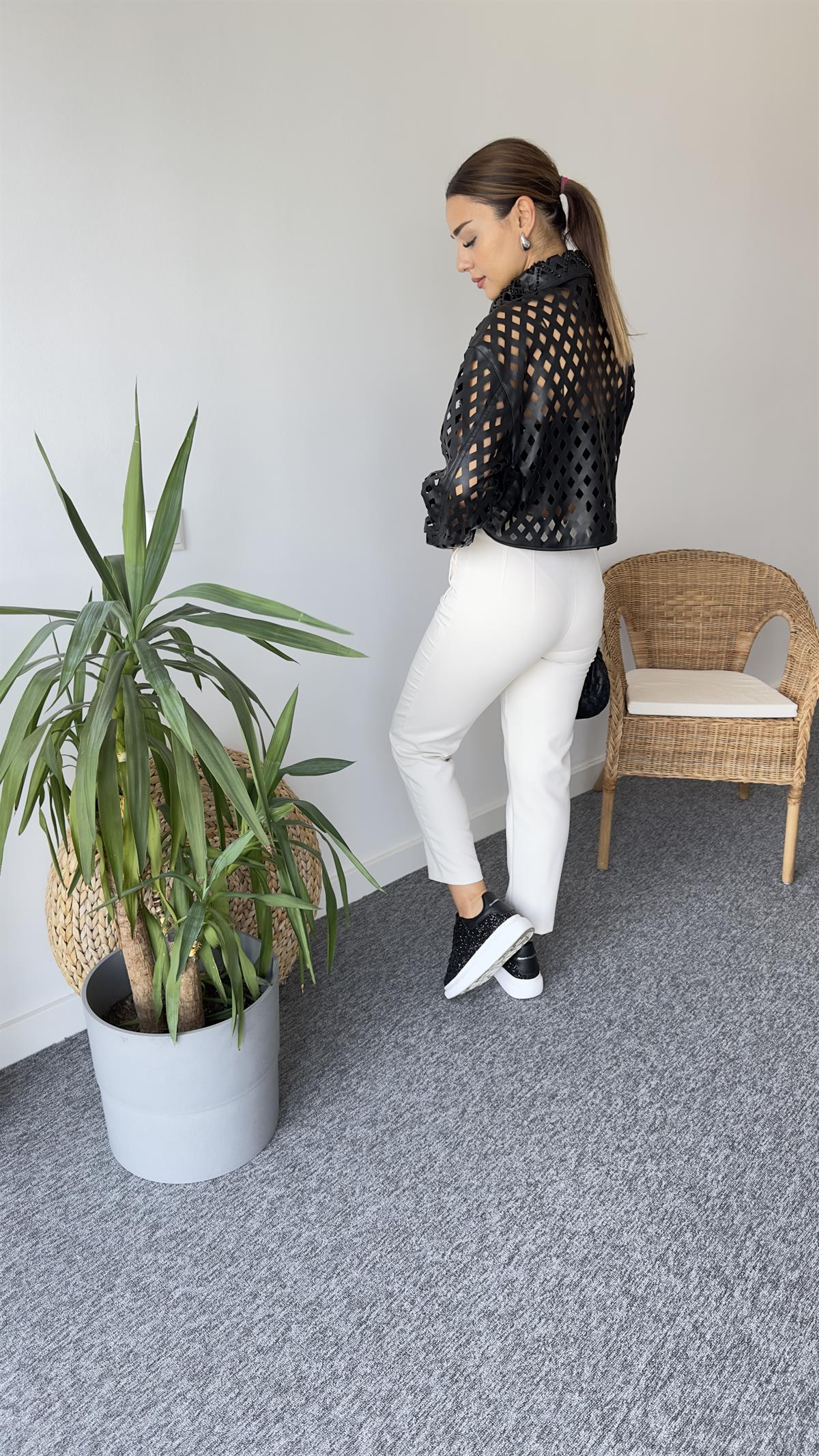 Nora Marka Model Taşlı Deri Gömlek