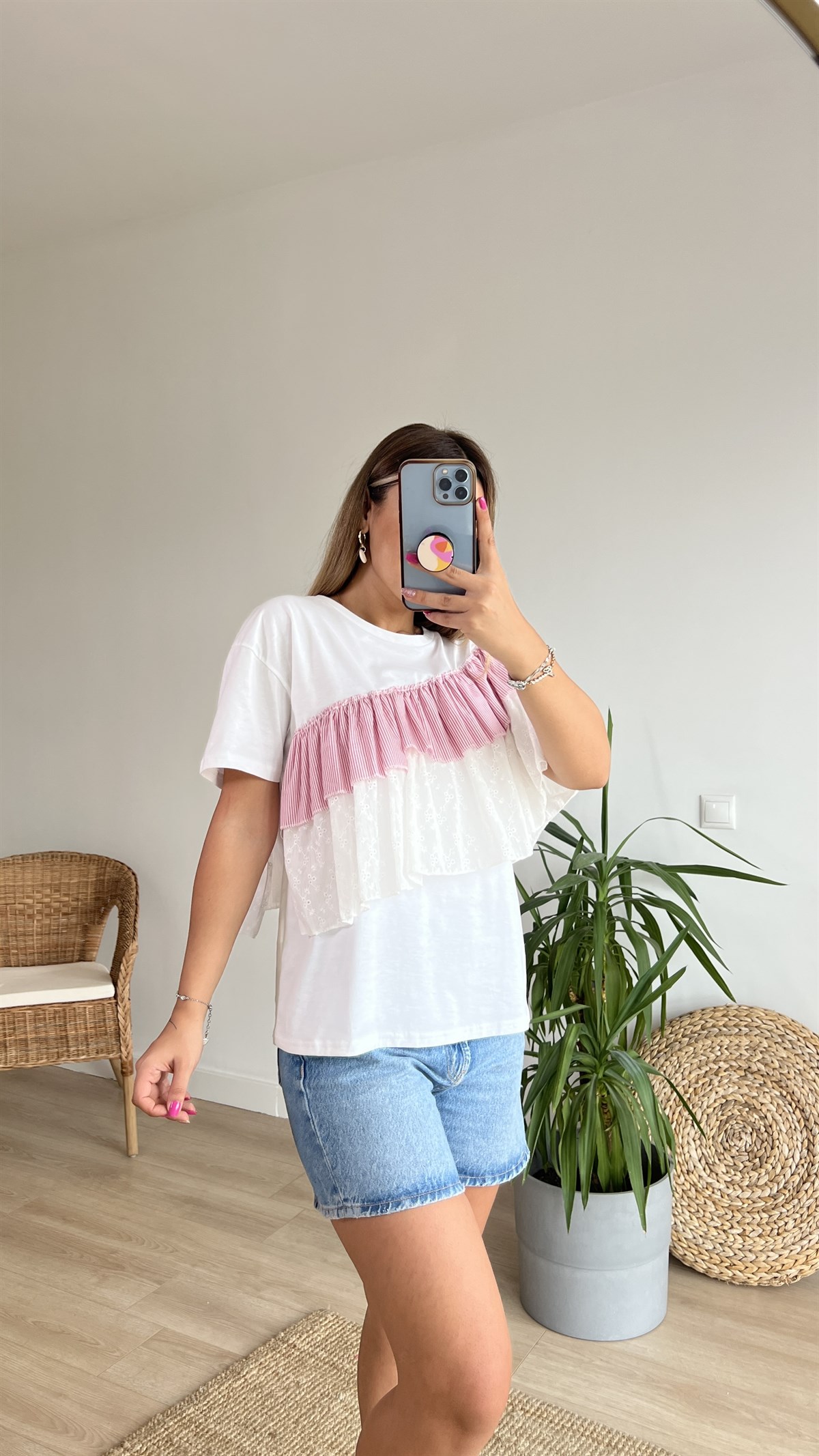 Fistolu Pembe Çizgili Tasarım Tshirt
