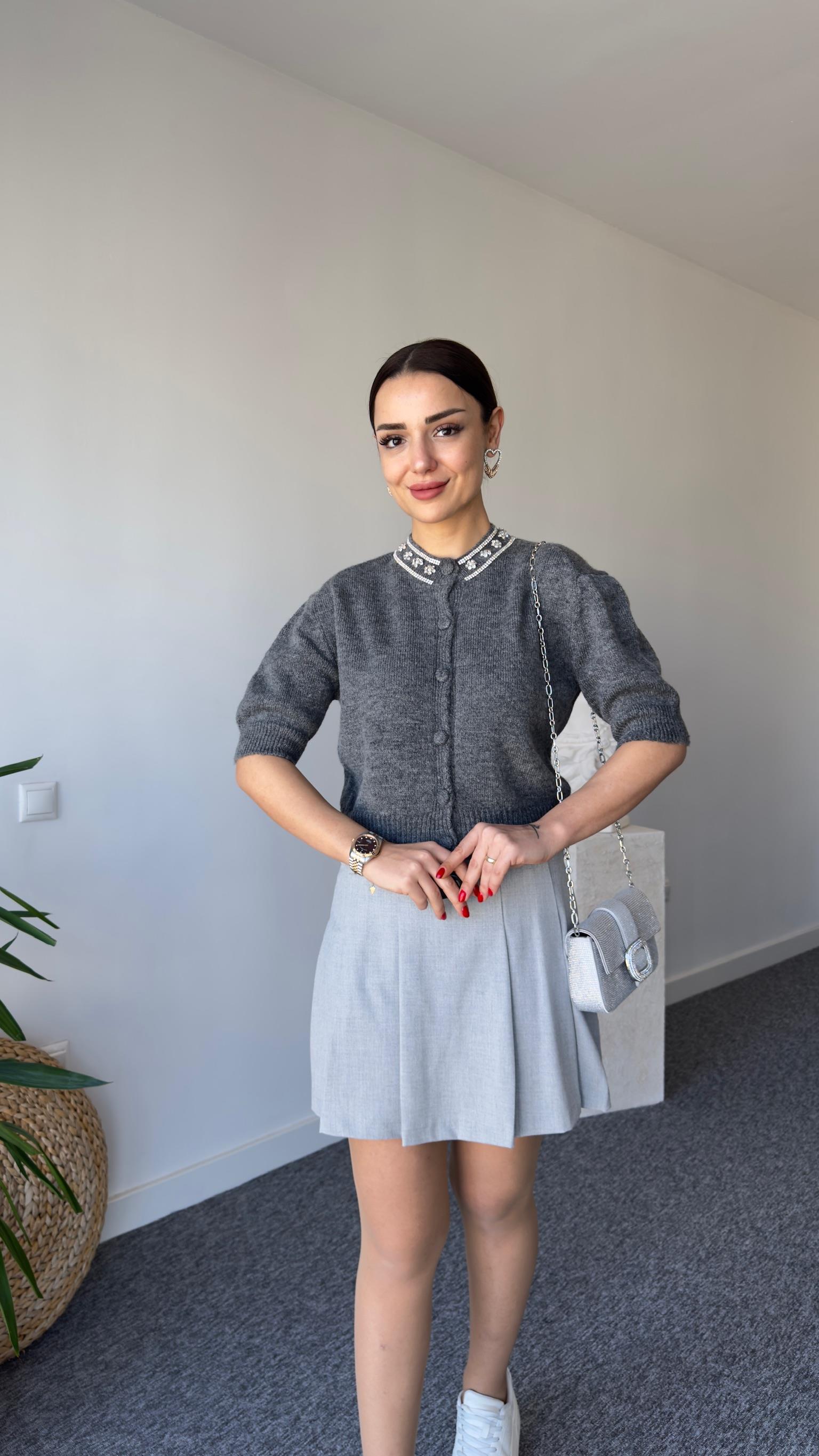 Zra Model Yakası Taşlı Gri Hırka