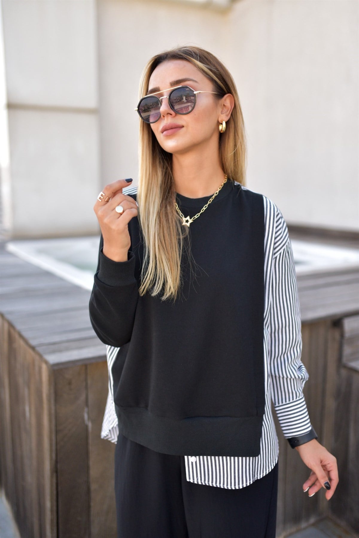 Gömlek Detaylı Siyah Sweatshirt
