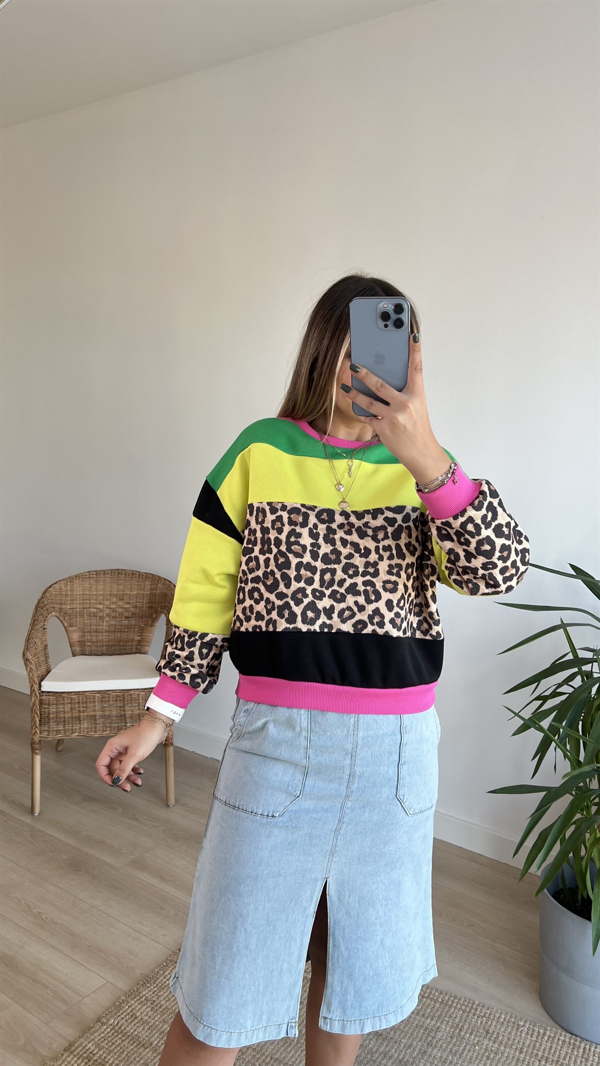 Neon Şerit Detaylı Leopar Sweat