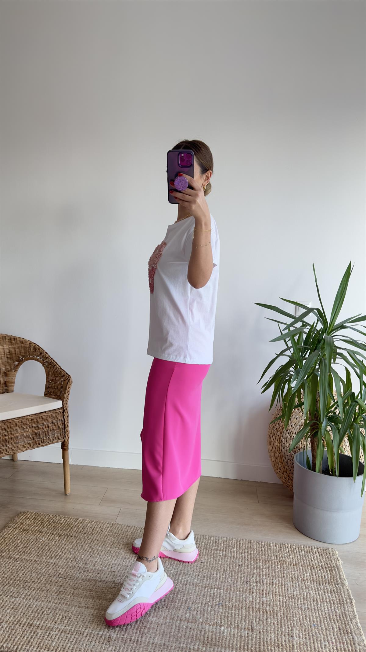 Kabartma Kalp Detaylı Beyaz Tshirt