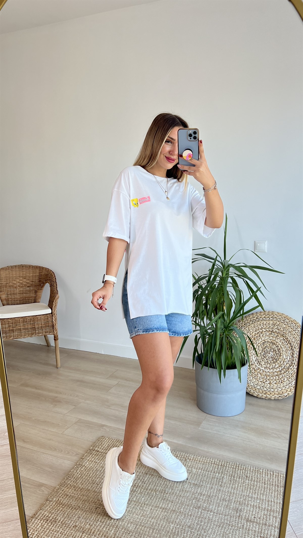 Sırtı Tweety Baskılı Beyaz Tshirt