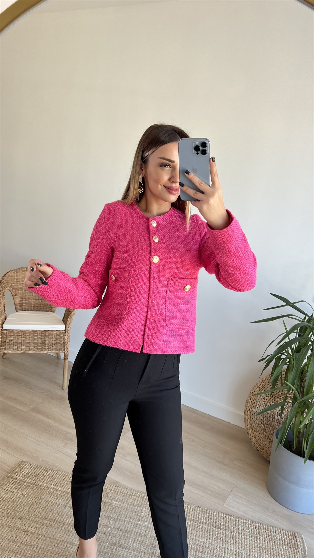  Gold Düğmeli Pembe Ceket