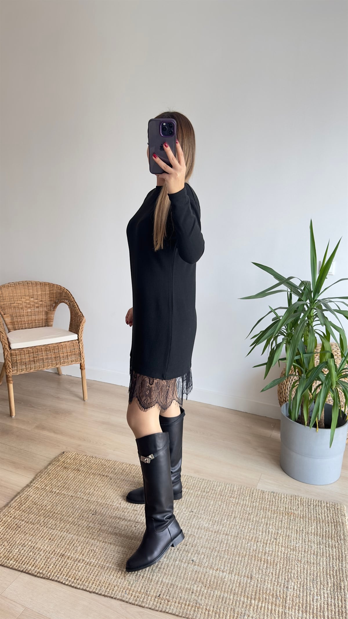 Eteği Dantel Detaylı Çilek Örme Elbise