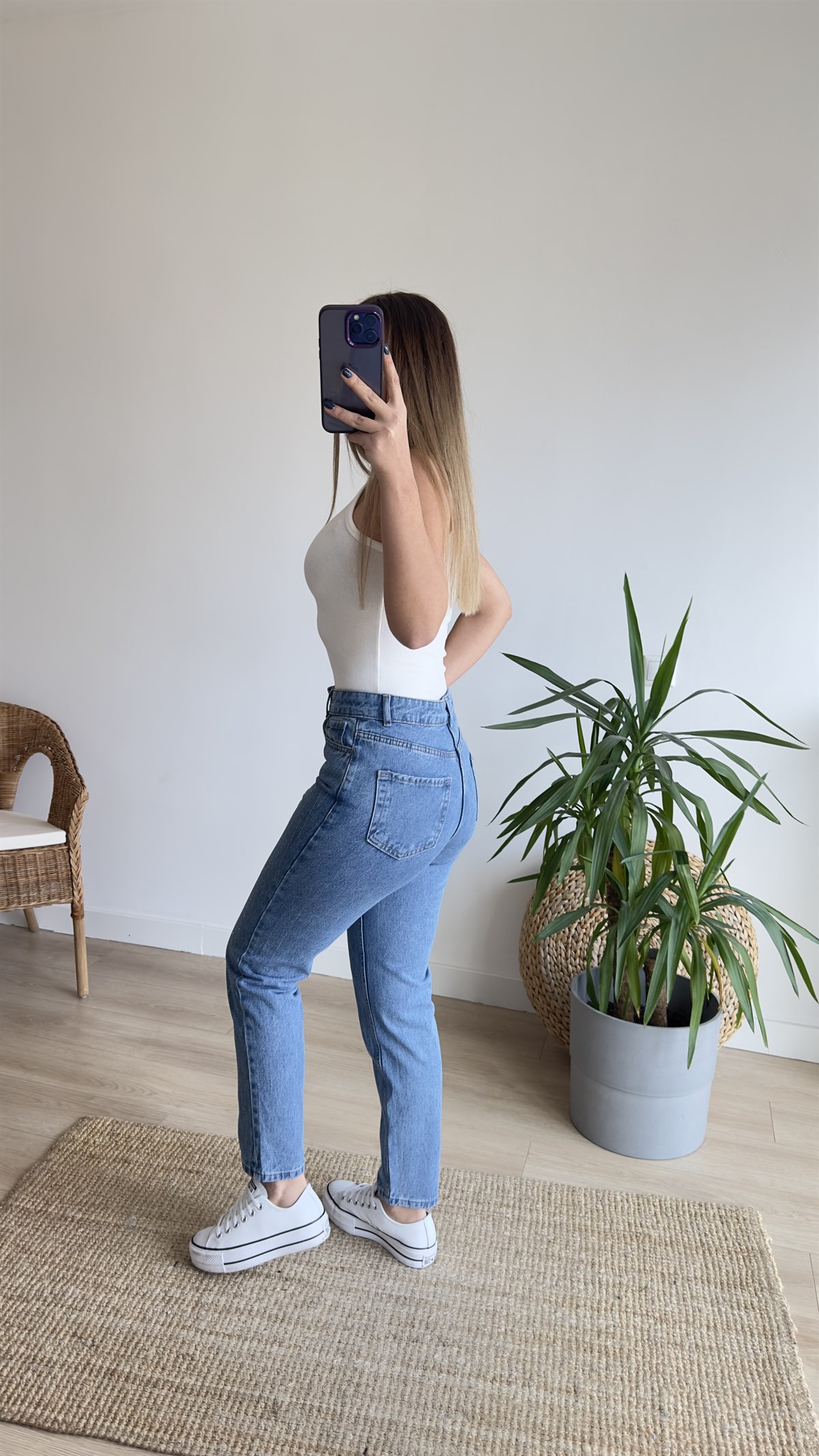 Taş Detaylı Mavi Jean