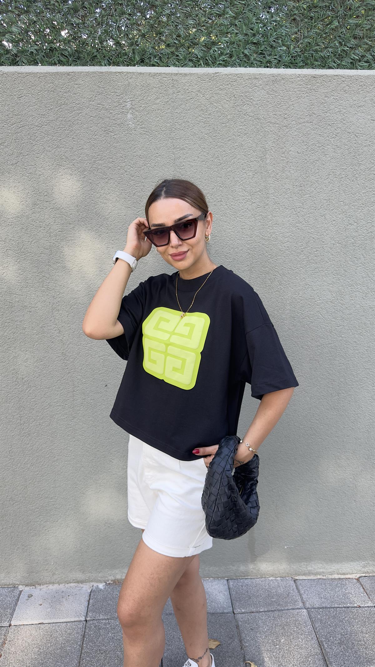 Yeşil Baskı Detaylı Siyah Tshirt