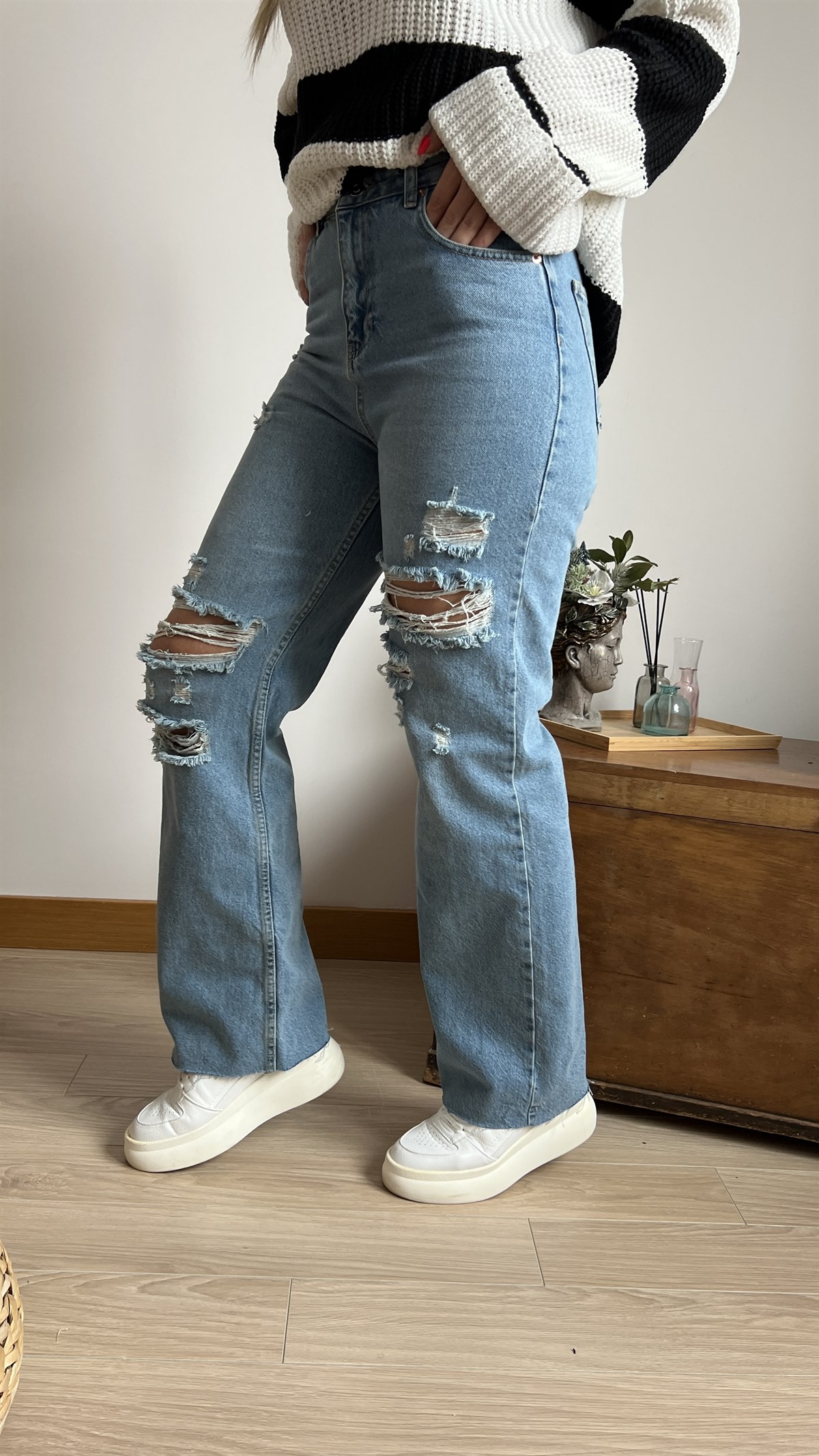 Yırtık Detaylı Jean