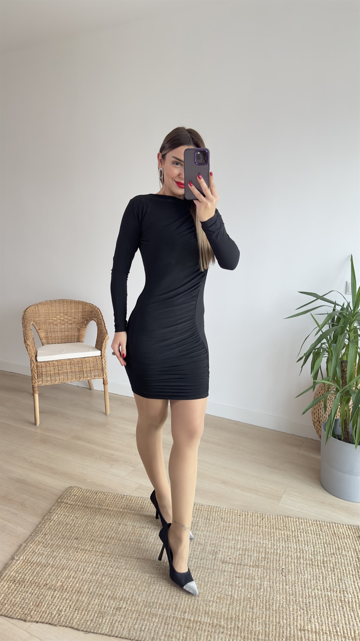 Siyah Büzgü Detay Elbise 