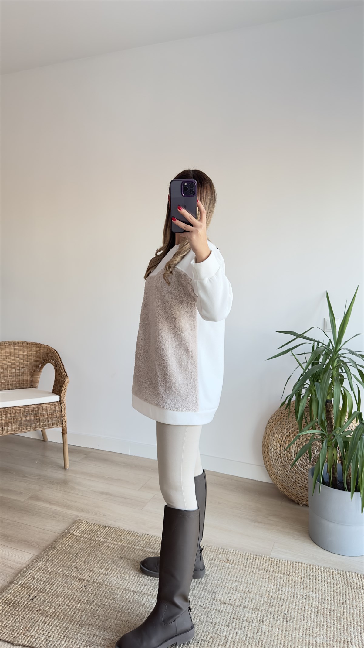 Peluş Detaylı Ekru Sweat