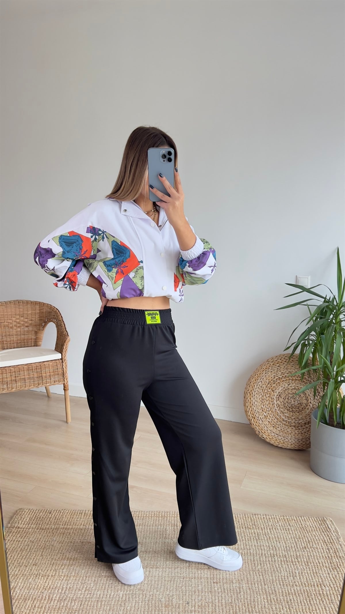  Yanları Çıtçıt Detaylı Siyah Pantolon  