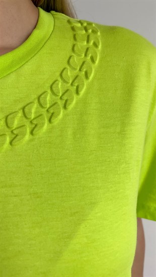 Kabartmalı Yeşil Tshirt