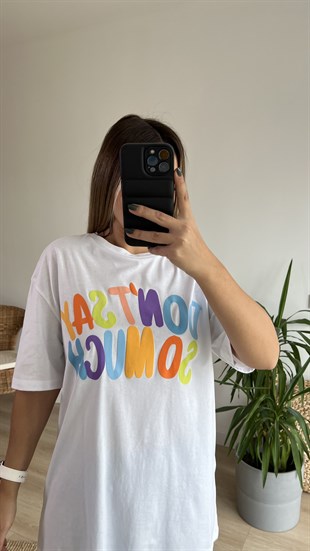 Beyaz Kabartma Yazı Detaylı Basic Tshirt