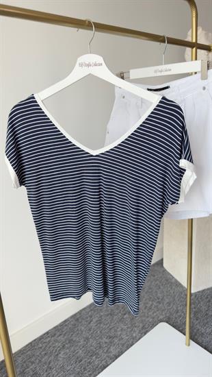 Yaka Beyaz Geçişli Ön Arka V Çizgli Tshirt