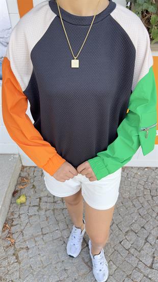 Siyah Kolları Renkli Sweatshirt