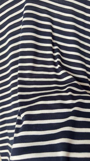 Ön Arka V Yaka Çizgili Tshirt