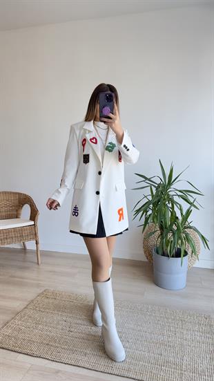 Oversize İşlemeli Beyaz Ceket