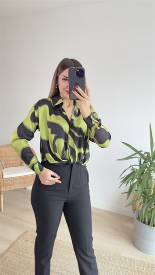 Önü Düğümlü Yeşil Saten Bluz