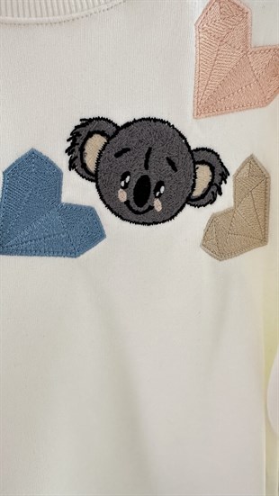 Kalp İşlemeli Beyaz Sweatshirt