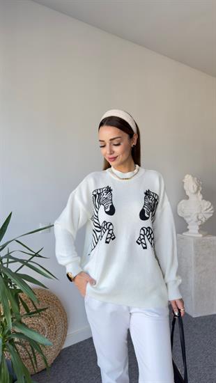 Numi Zebra İşlemeli Beyaz Kazak