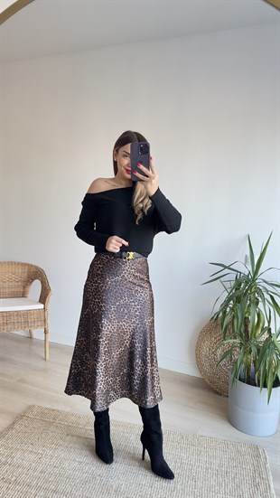 Yakası Çıkabilen Siyah Triko
