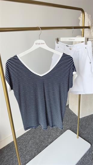 Yaka Beyaz Geçişli Ön Arka V Çizgli Tshirt