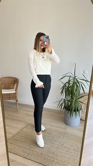 Kolları Güpürlü Beyaz Triko