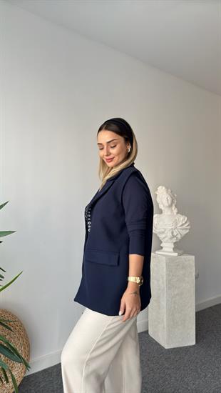 Yaka Aksesuar Detaylı Lacivert Kaşe Yelek