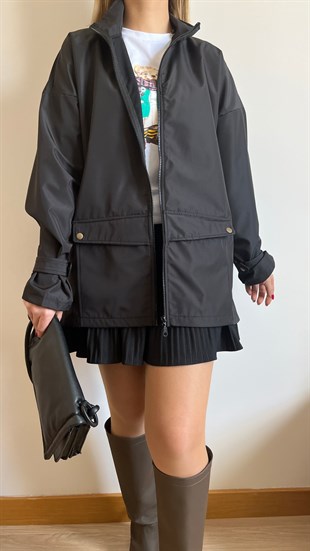 Yanı Yırtmaç Detaylı Siyah Trençkot