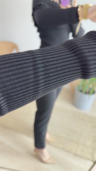 Yakası Tül Detaylı Siyah Triko