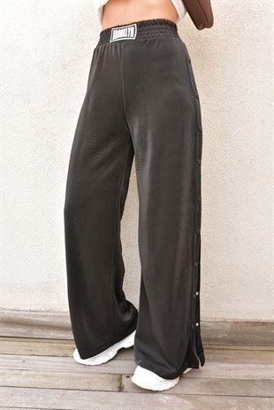 Siyah Yanı Çıtçıt Detaylı Pantolon