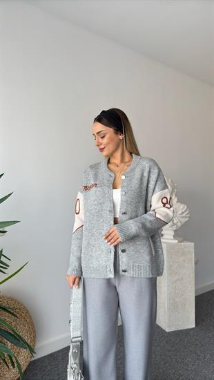 Joanin Yazı Detaylı Gri Triko Hırka