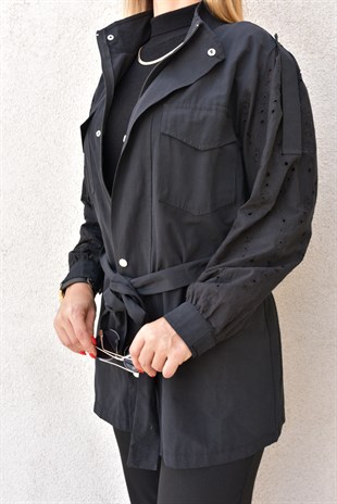 Kolları Fistolu Siyah Trenchcoat