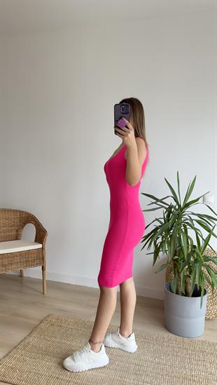 Kare Yaka Pembe Triko Elbise 
