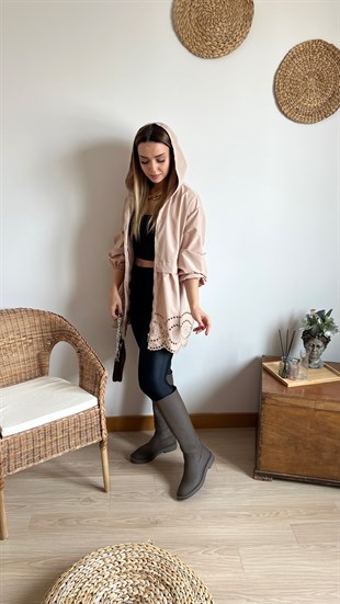 Fisto Detaylı Bej Trençkot