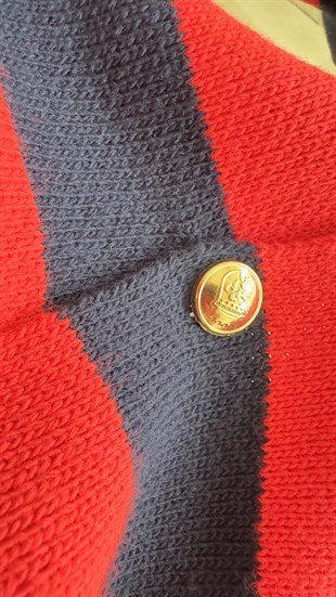 Kırmızı Şeritli Gold Düğme Hırka 