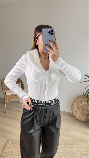 Yakası Peluş Detaylı Fitilli Beyaz Hırka
