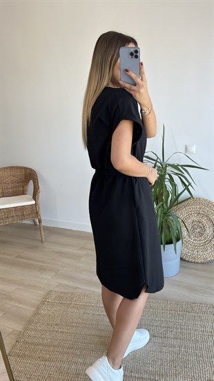 Cepli Büzgü Detaylı Siyah Basic Elbise 