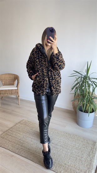 Leopar Desenli Astarlı Peluş Mont