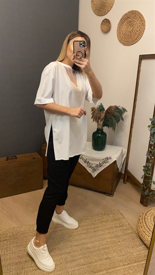 V Yaka Tül Detaylı Beyaz Tshirt