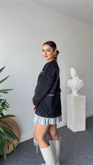 Altı Kotlu Düğme Detaylı Sweatshirt