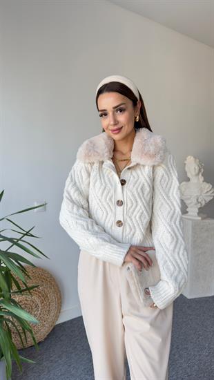Yaka Peluş Tok Doku Ekru Hırka
