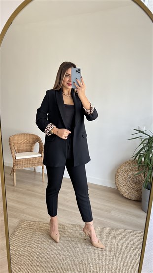 Leopar Astar Detaylı Siyah Ceket